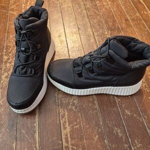 NWOT Womens Sz 9 Falls Creek Black Ankle Boots Winter Boots Thick-heeled